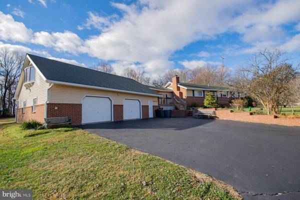 115 DOVE LN, Falling Waters, WV 25419