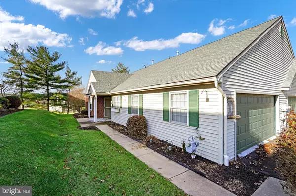 3258 FALCON LN, Dover, PA 17315