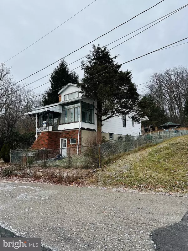 735 W JOHN ST, Frackville, PA 17931