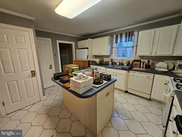 Bethlehem, PA 18018,744 PEMBROKE RD
