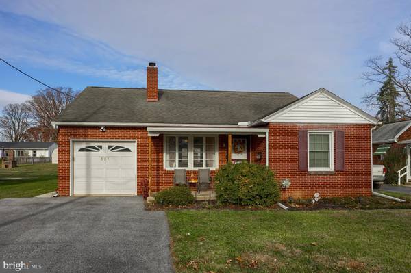 327 E 2ND AVE, Lititz, PA 17543