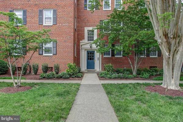 6610 E WAKEFIELD DR #C2, Alexandria, VA 22307