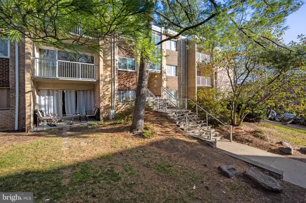 Falls Church, VA 22042,8000 CHANUTE PL #18/16