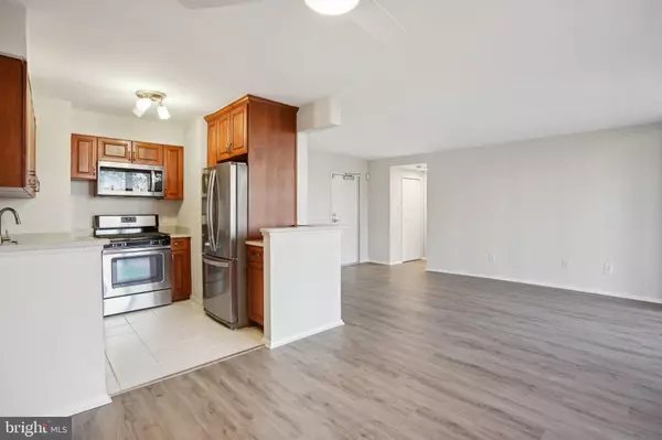 8 S VAN DORN ST #103, Alexandria, VA 22304