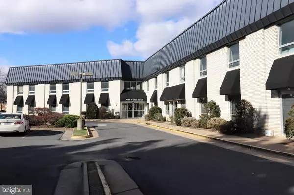 Fairfax, VA 22030,3930 WALNUT ST #250