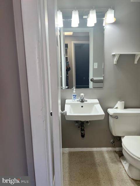 Vienna, VA 22180,303 MAPLE AVE W #I