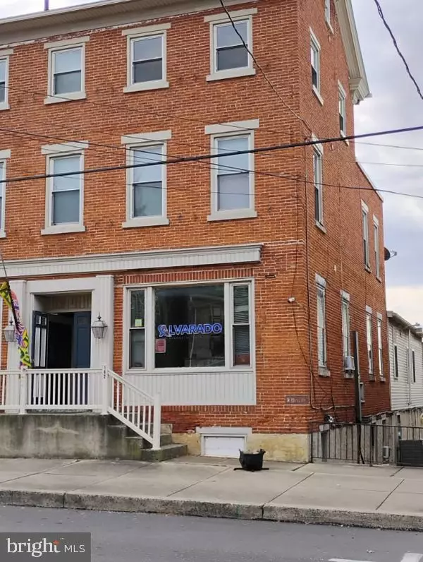 142 E MAIN ST, New Holland, PA 17557