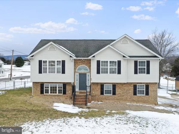 15 FRIENDSHIP CT,  Toms Brook,  VA 22660