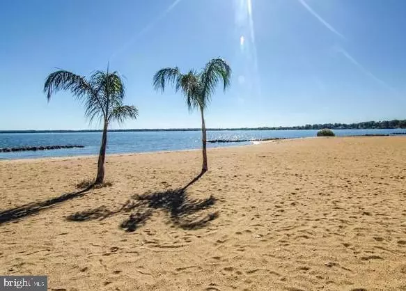 Colonial Beach, VA 22443,302 AZURE DR