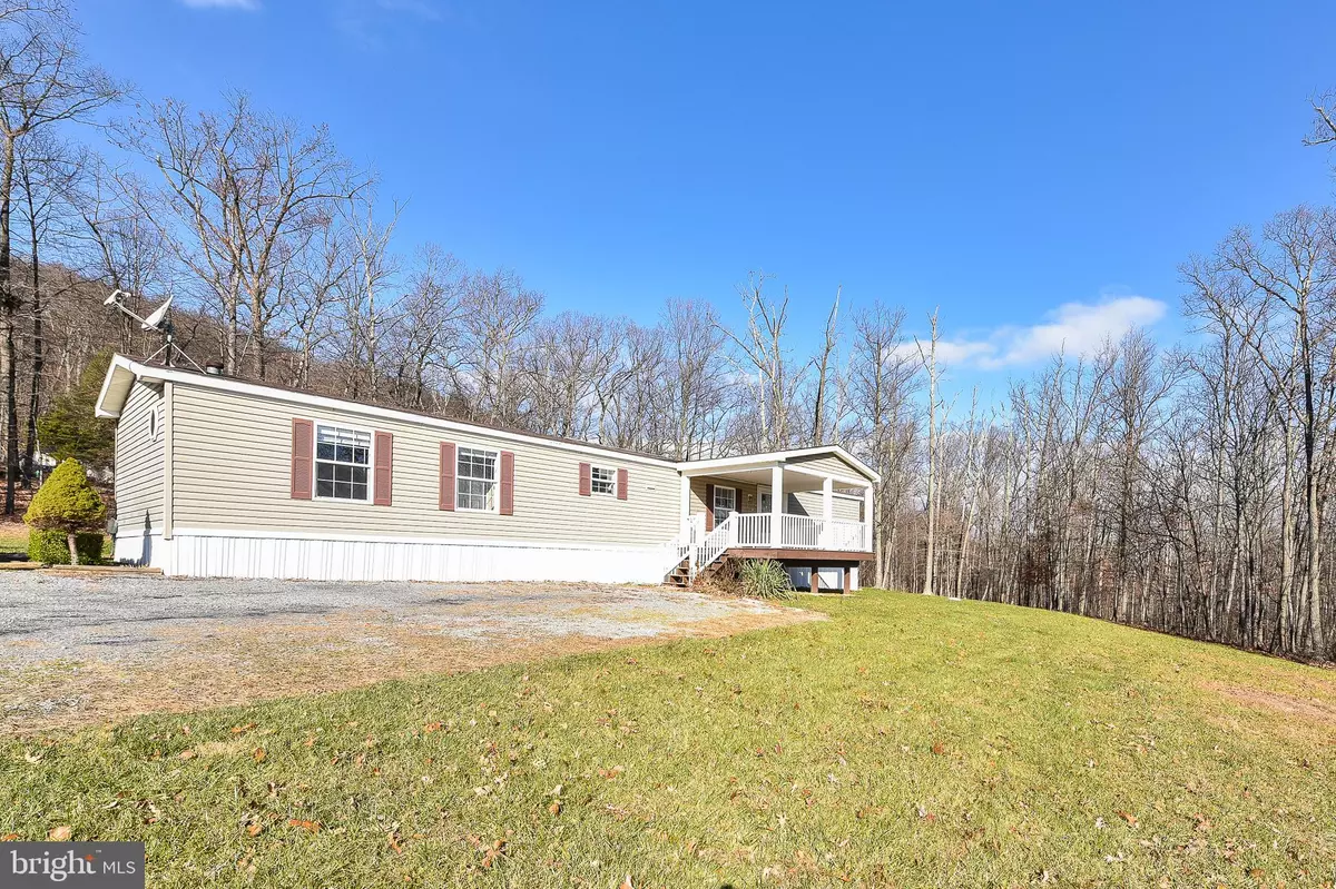 Hedgesville, WV 25427,302 GOLLER HILLS LN