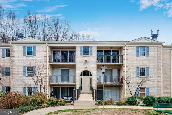 882 COLLEGE PKWY #301, Rockville, MD 20850