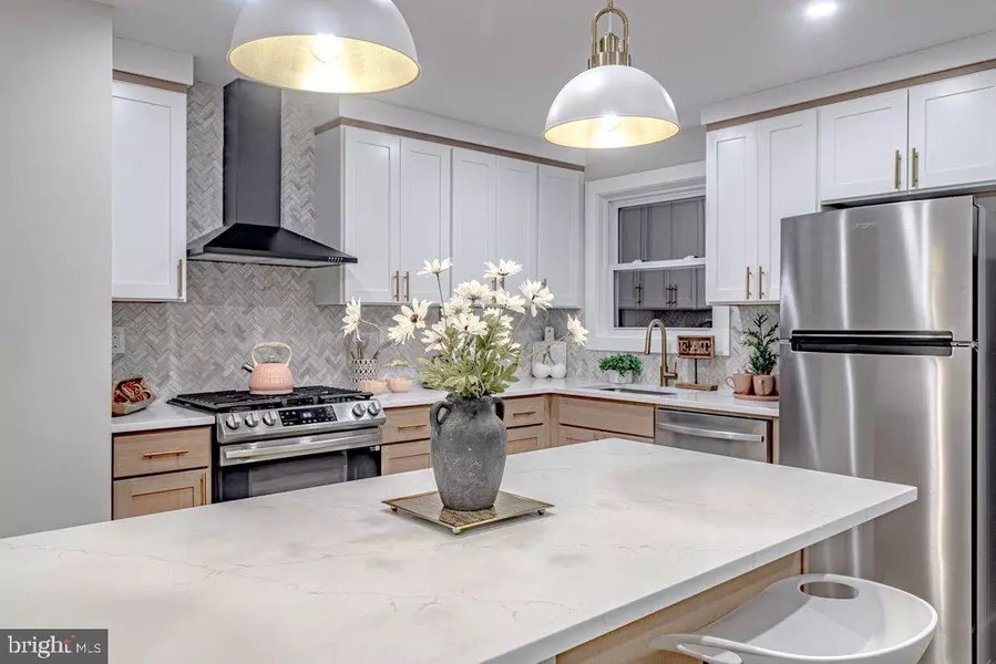 66 SCRAPETOWN RD, Pemberton, NJ 08068