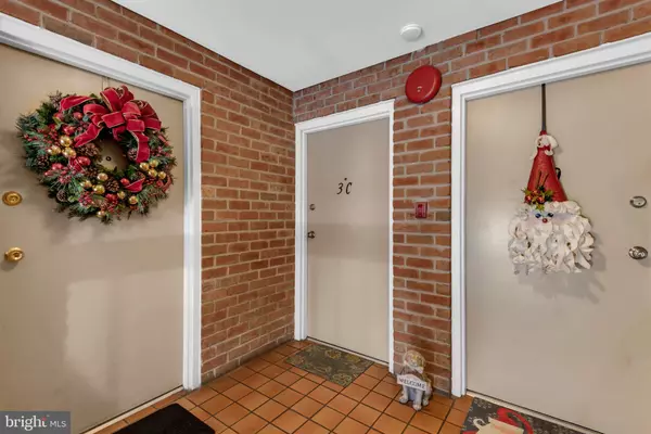 Glen Burnie, MD 21060,1108 CASTLE HARBOUR WAY #3C