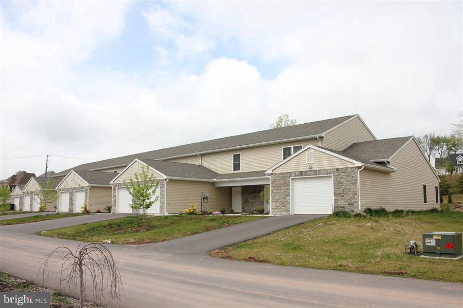 163 NATURES TRL, Millersburg, PA 17061