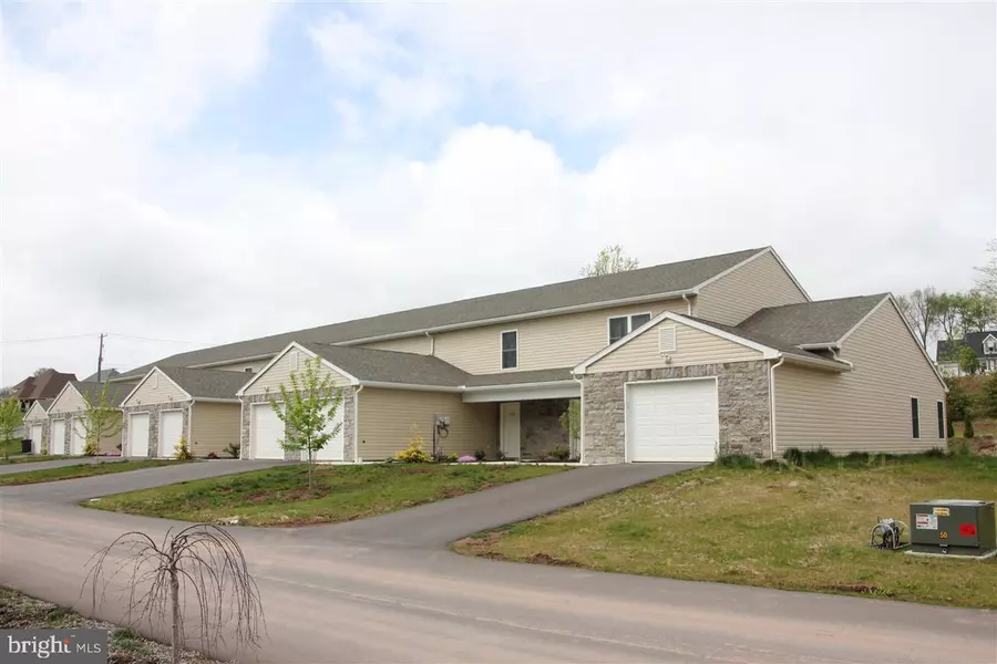 163 NATURES TRL, Millersburg, PA 17061