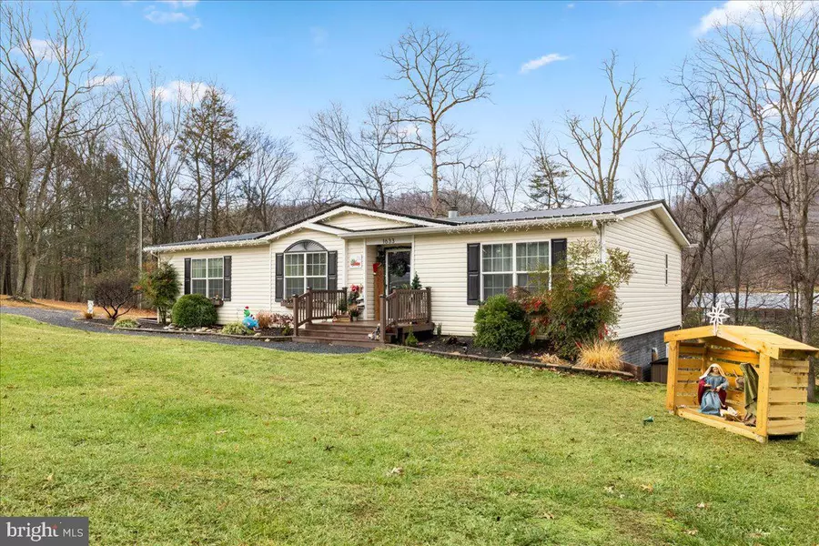 1633 SNYDERVILLE RD, Fisher, WV 26818