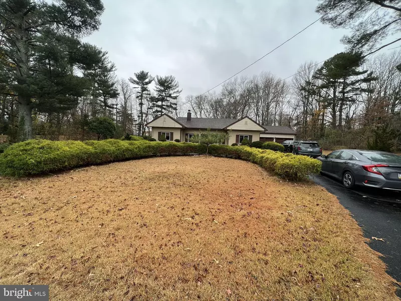 25 DOUGLAS AVE, Franklinville, NJ 08322