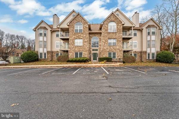 9815 LAKE POINTE CT #102, Upper Marlboro, MD 20774