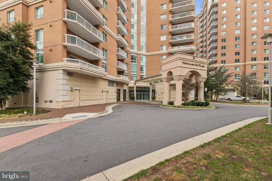 3101 N HAMPTON DR #313, Alexandria, VA 22302