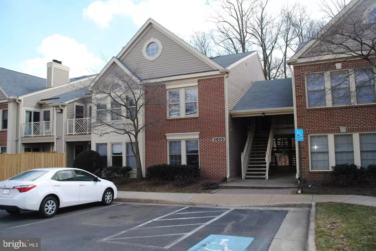 Fairfax, VA 22033,3805 RIDGE KNOLL CT #102B