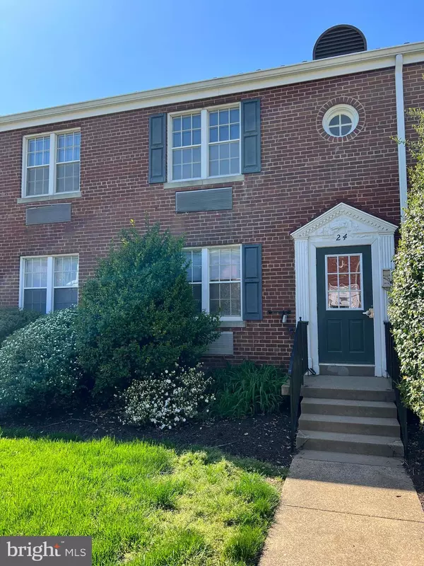 24 AUBURN CT #B, Alexandria, VA 22305