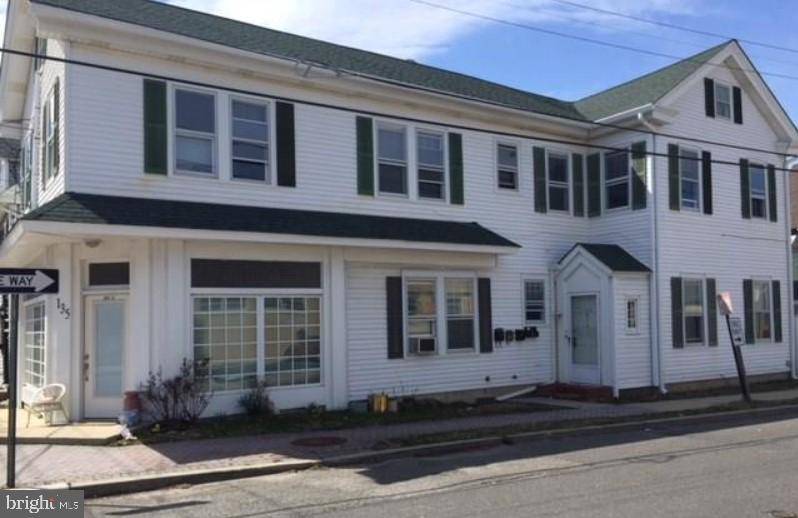 Tuckerton, NJ 08087,135 E MAIN ST