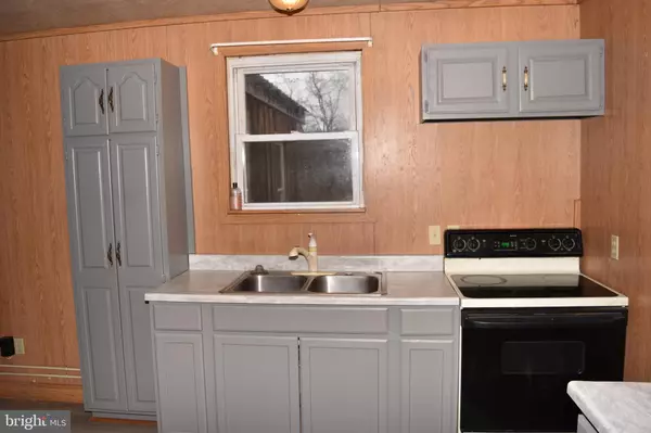 Great Cacapon, WV 25422,756 OLIVER LN