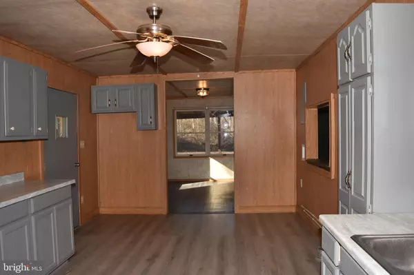 Great Cacapon, WV 25422,756 OLIVER LN