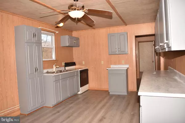 Great Cacapon, WV 25422,756 OLIVER LN