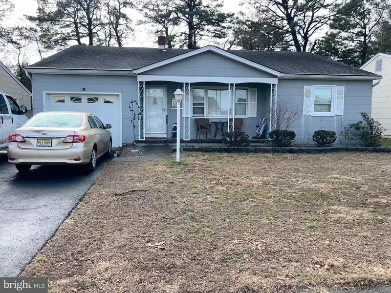 6 WESTPORT DR, Toms River, NJ 08757