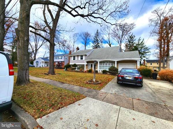 8725 MAPLE AVE, Pennsauken, NJ 08109