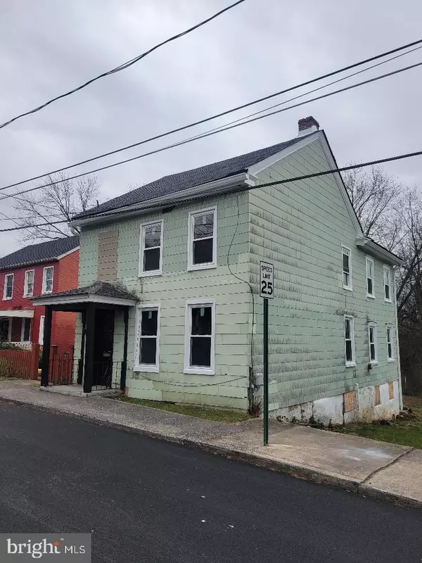 208 E LIBERTY ST, Martinsburg, WV 25404