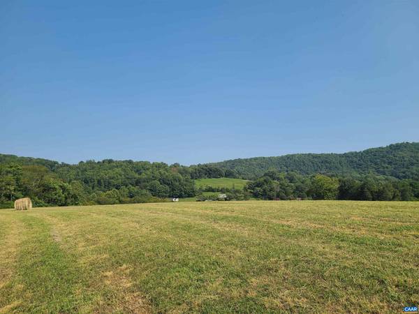 4 HEARDS MOUNTAIN RD, Covesville, VA 22931