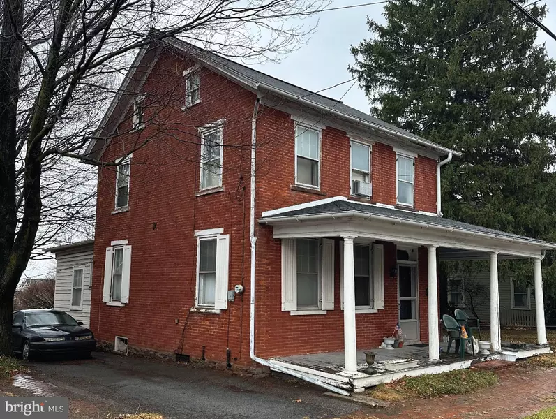 111 E MAIN ST, Strasburg, PA 17579