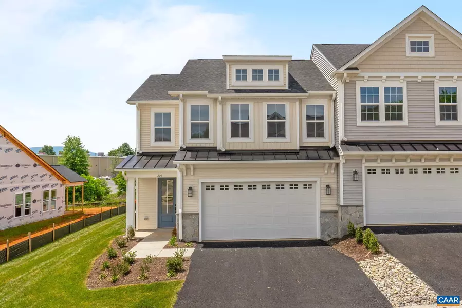 213 SPRINGDALE RD, Waynesboro, VA 22980