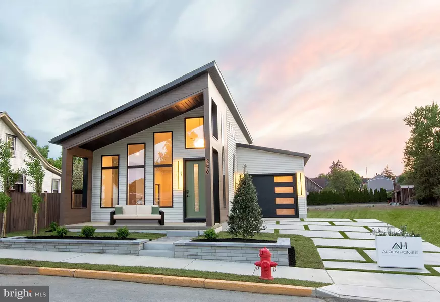 256 SOUTH CEDAR ST, Lititz, PA 17543