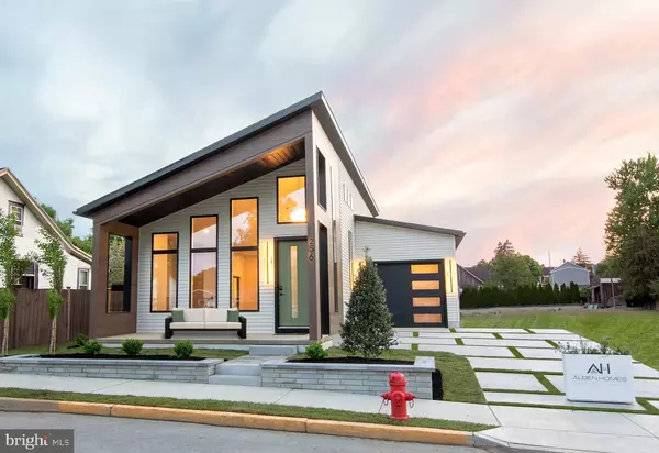 256 SOUTH CEDAR ST, Lititz, PA 17543