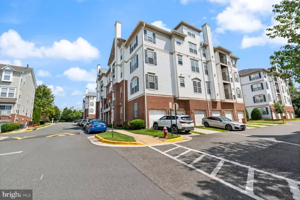 Fairfax, VA 22030,11575 CAVALIER LANDING CT #402