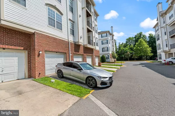 Fairfax, VA 22030,11575 CAVALIER LANDING CT #402