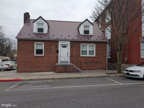 220 N LOCUST ST, Hagerstown, MD 21740