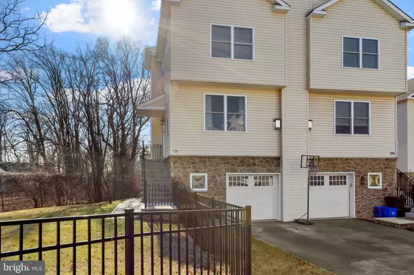 Philadelphia, PA 19128,731 VALLEY GREEN CT