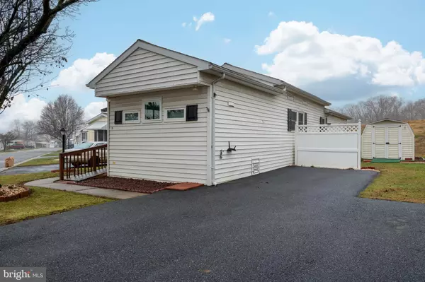 Manheim, PA 17545,8 RIDGEWOOD MNR