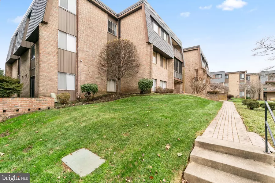 33 STONEHENGE CIR #33-11, Pikesville, MD 21208