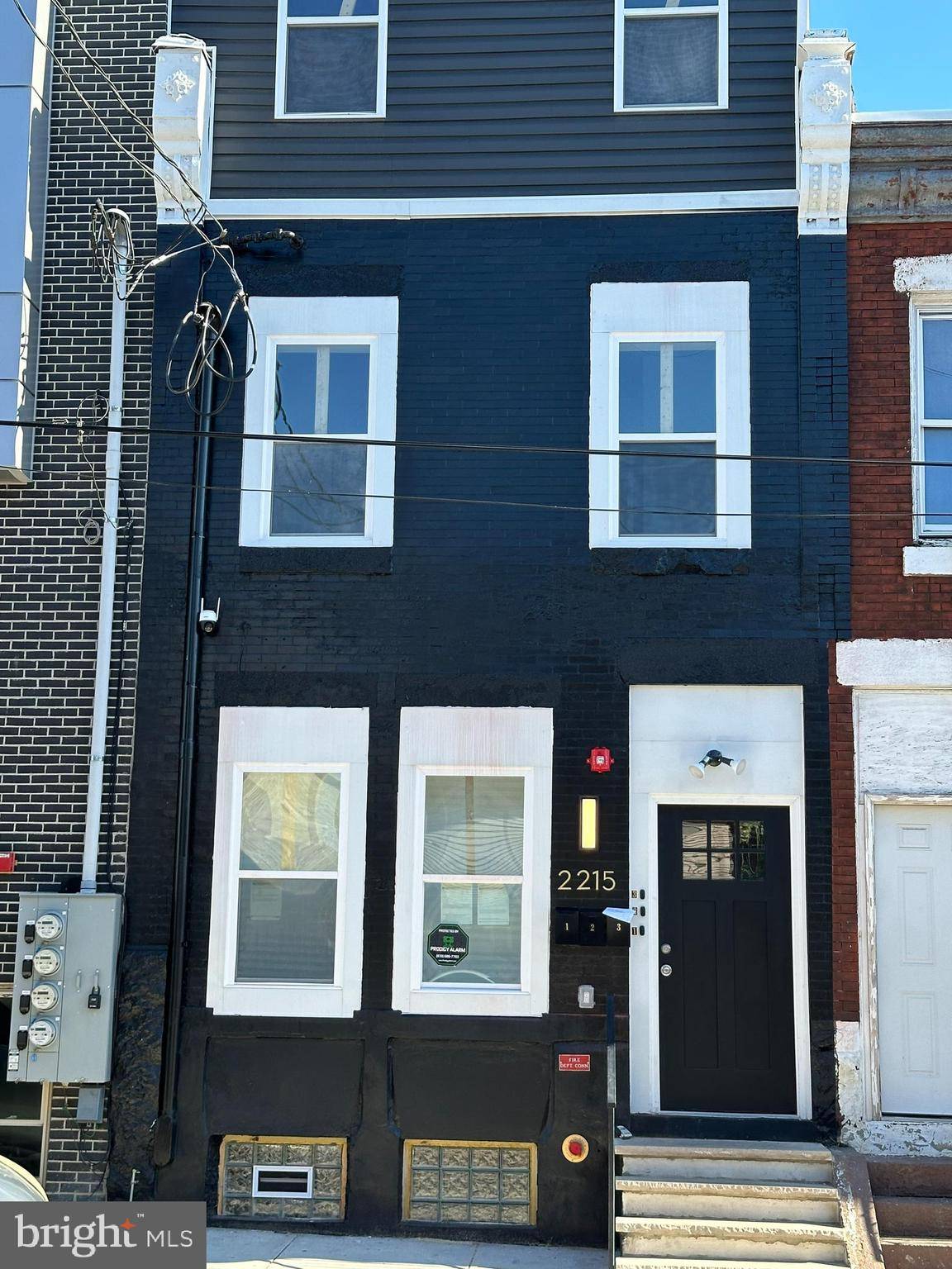 Philadelphia, PA 19133,2215 N 10TH ST