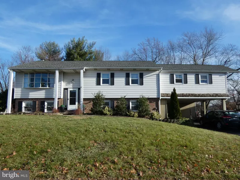 405 MAPLEWOOD DR, Douglassville, PA 19518