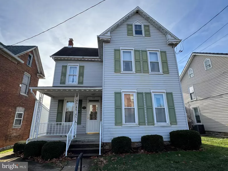 208 W W NORTH STREET, Waynesboro, PA 17268