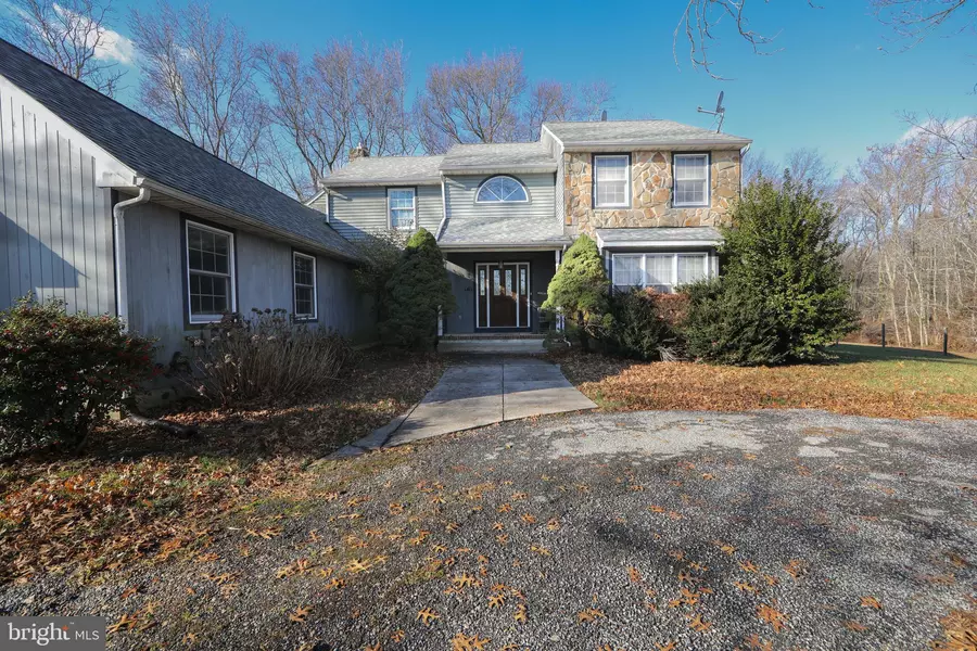 161 E LAKE RD, Pilesgrove, NJ 08098