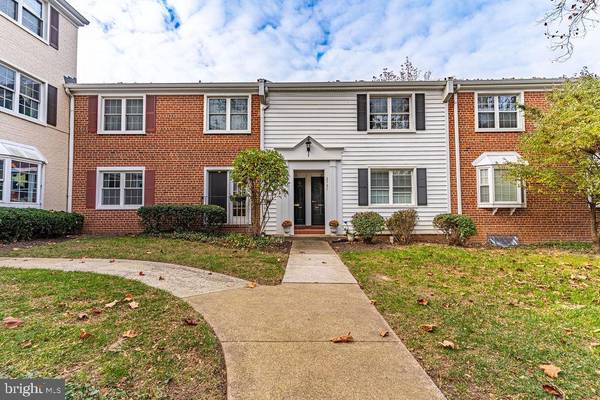 2731 S WALTER REED DR #A, Arlington, VA 22206