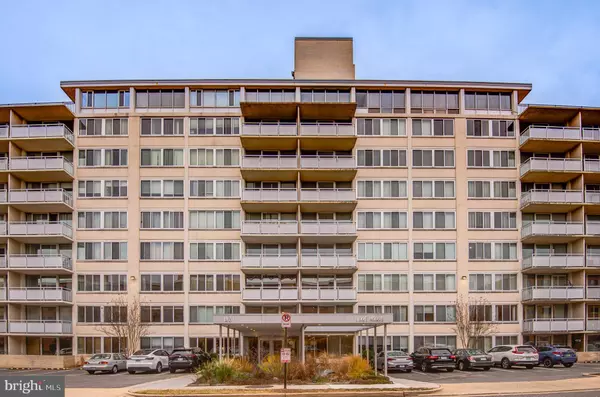 Arlington, VA 22202,1301 S ARLINGTON RIDGE RD S #310