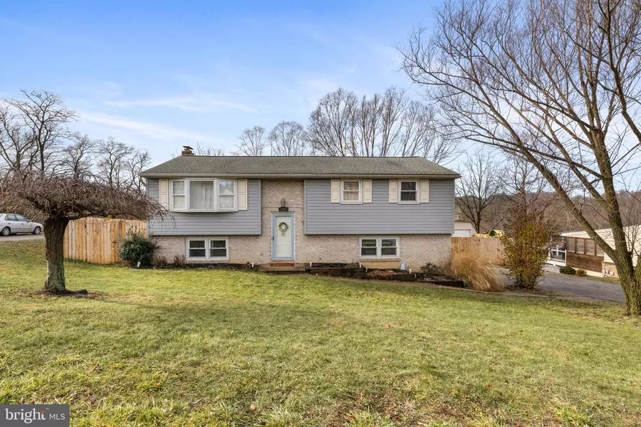 575 GARY DR, Dallastown, PA 17313